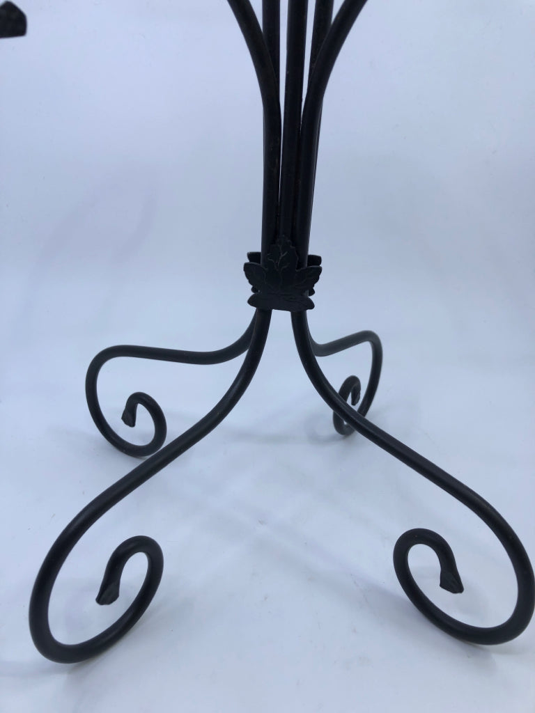 WROUGHT IRON MUG TREE W MAPLE LEAF ACCENTS.