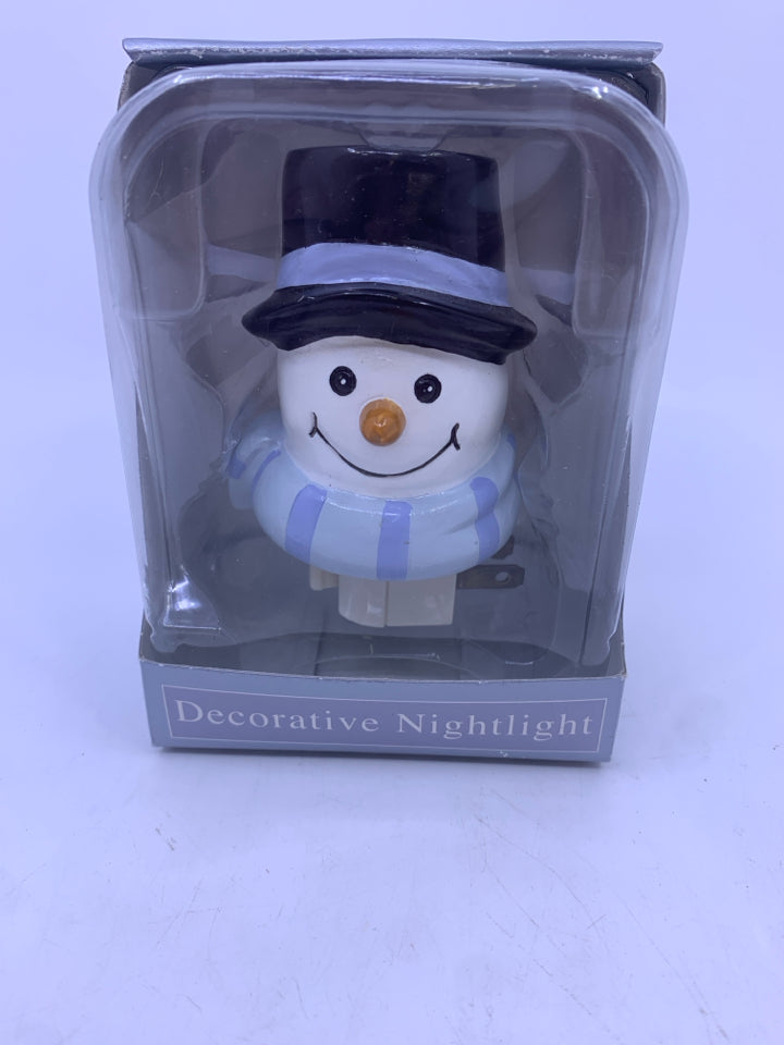 NIB SNOWMAN NIGHT LIGHT.