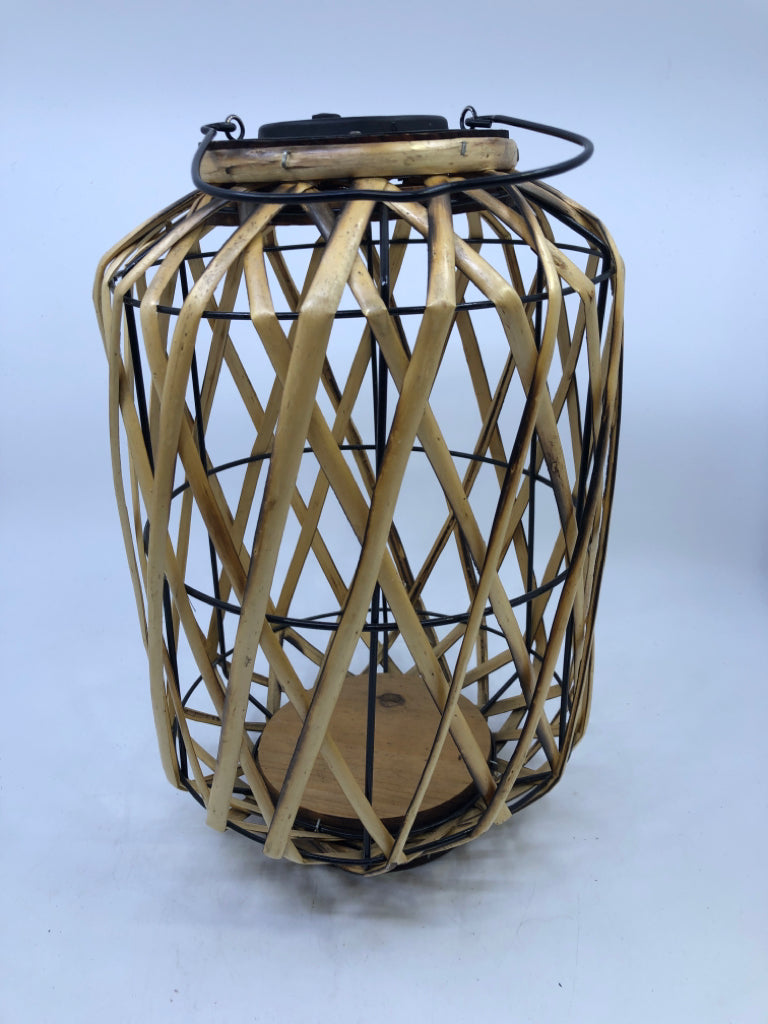 SOLAR POWERED WICKER LANTERN.