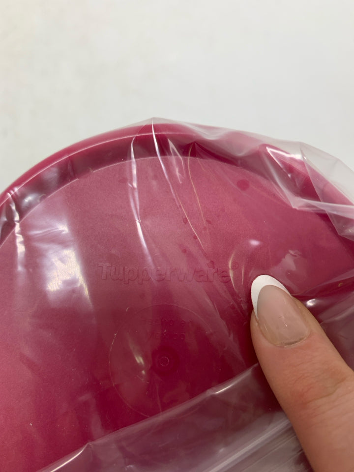 4 BOWLS W/ DARK PINK LIDS IN BAG.