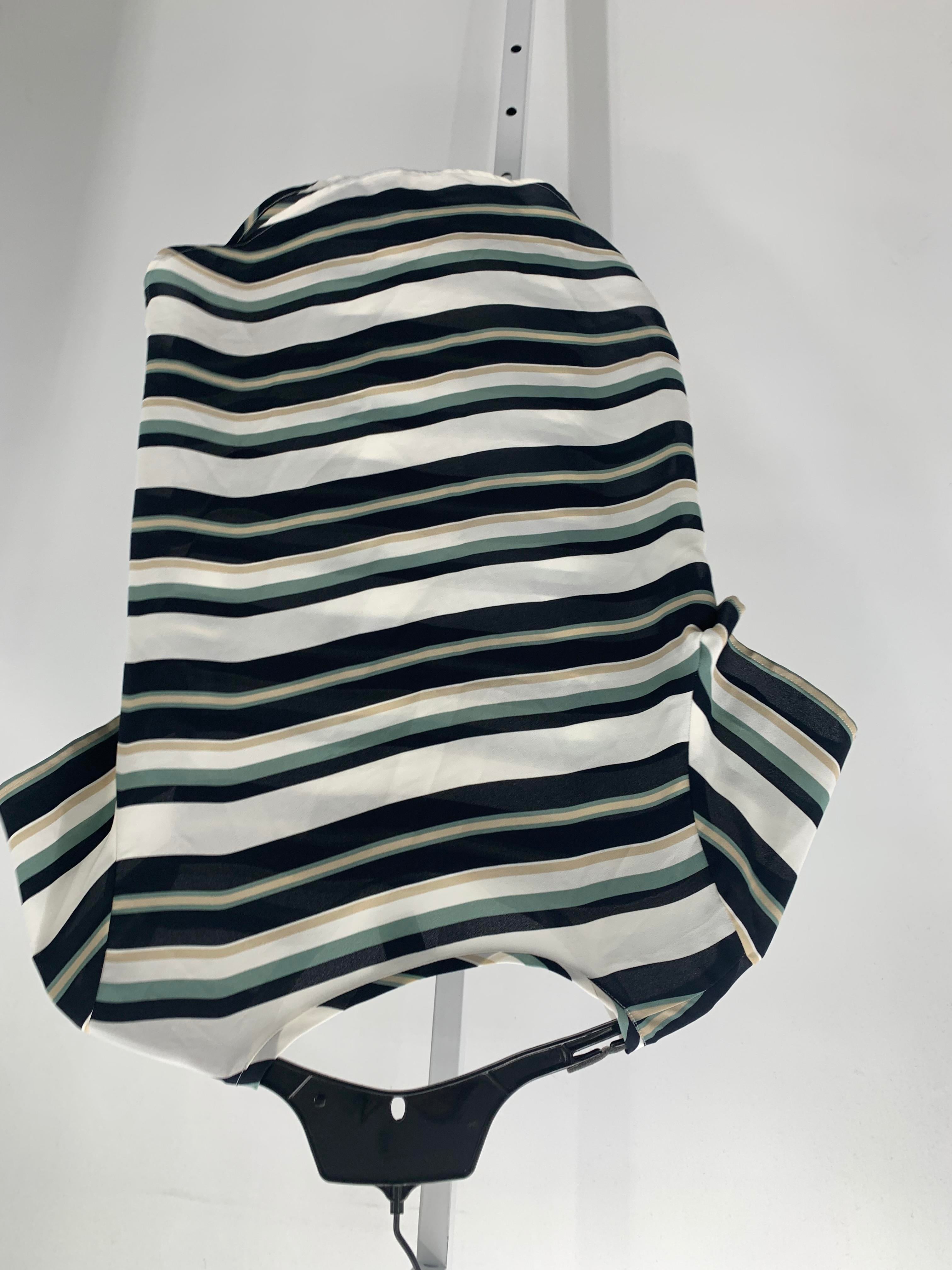 An M Size Small Misses Short Sleeve Shirt