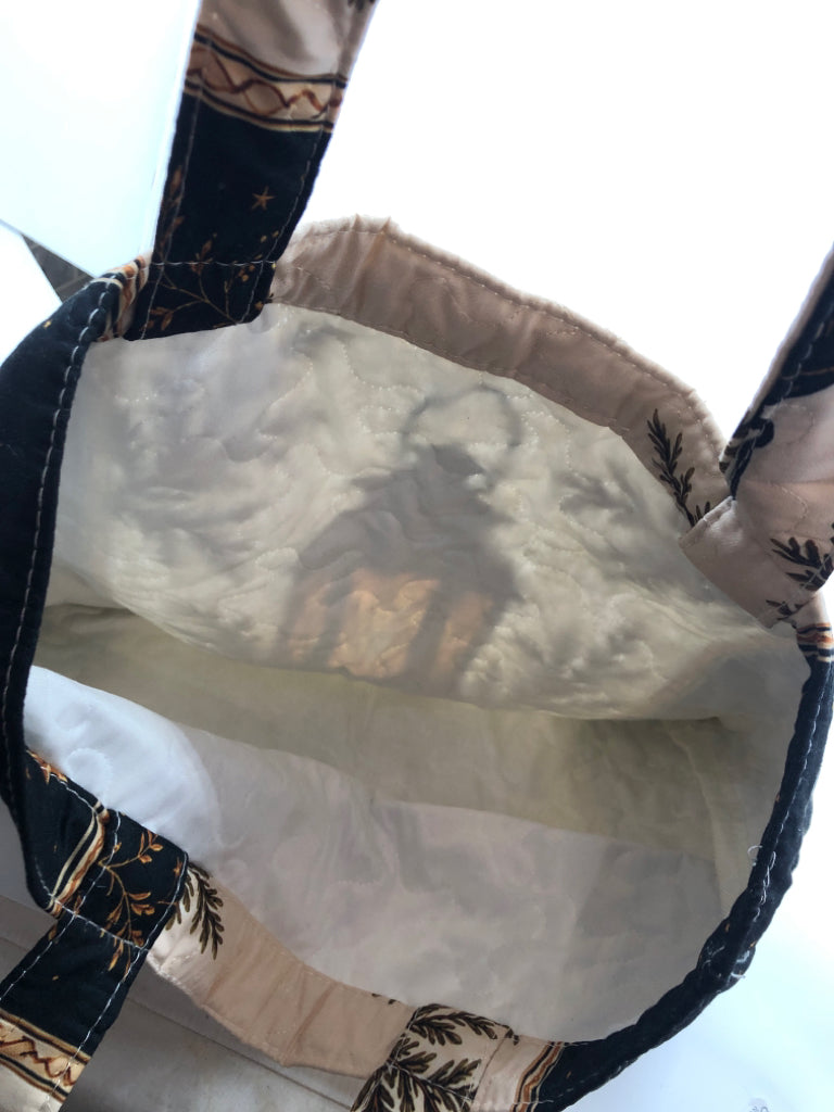 WINTER CANDLE TOTE BAG.