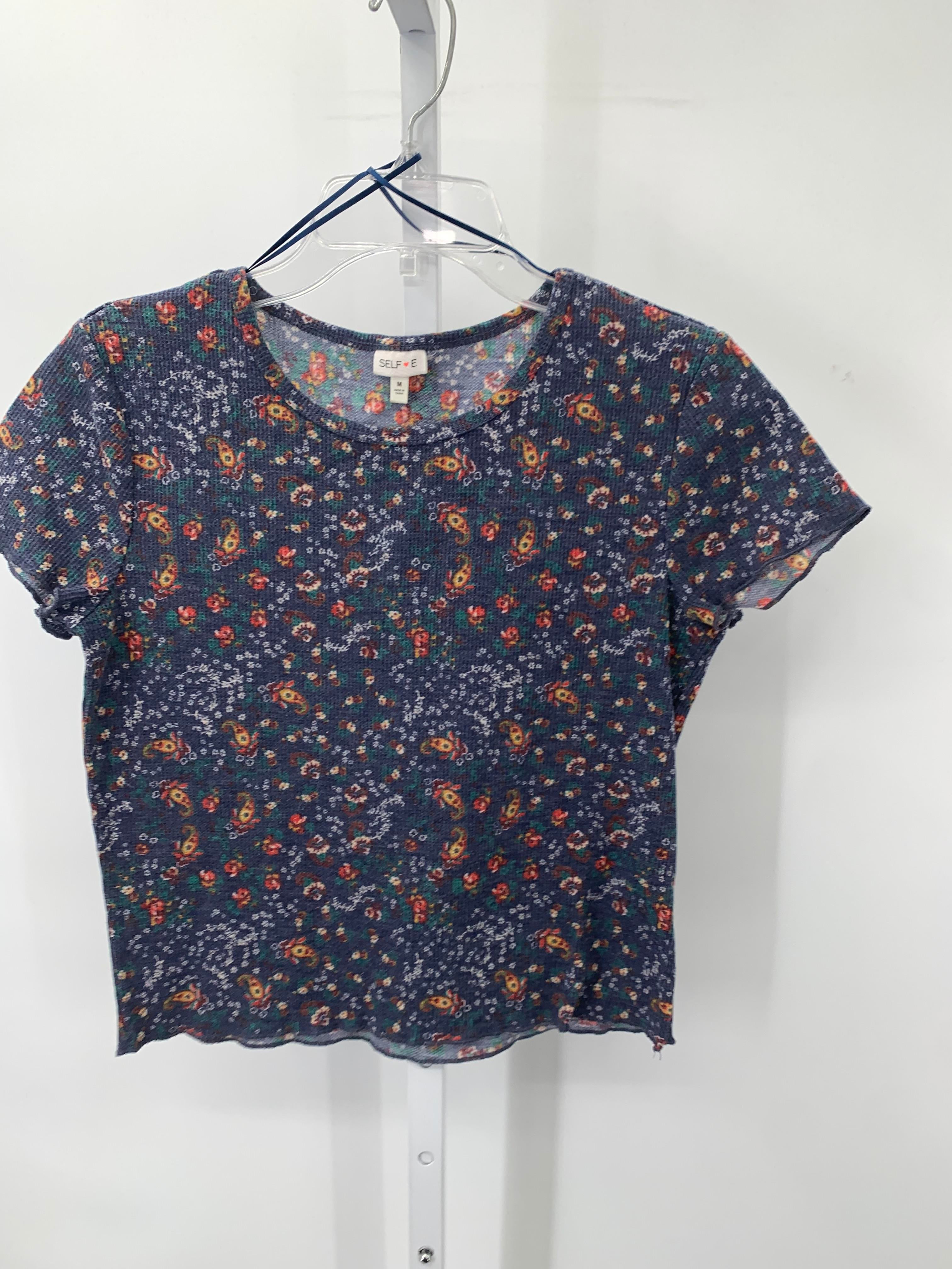 Size Medium Juniors Short Sleeve Shirt