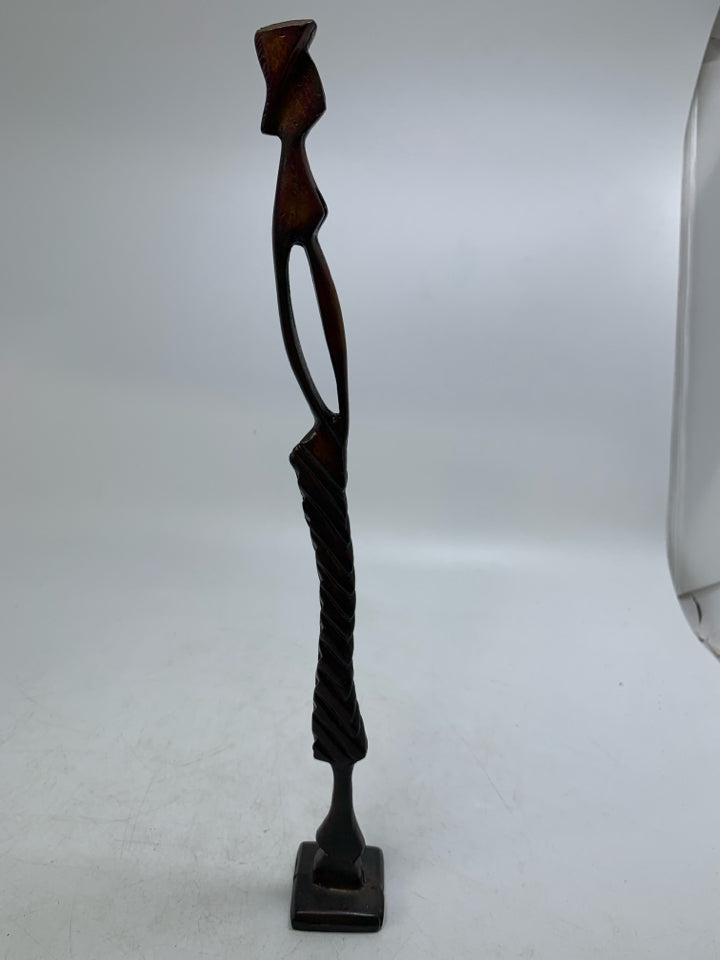 METAL ABSTRACT TALL FIGURE.