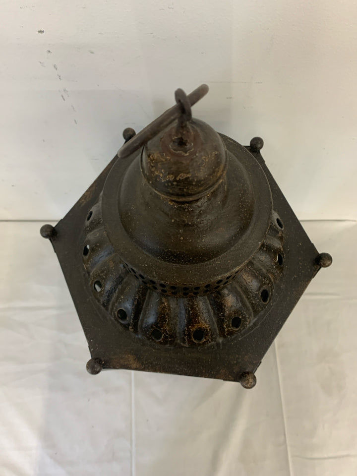 CAST IRON HEAVY LANTERN.