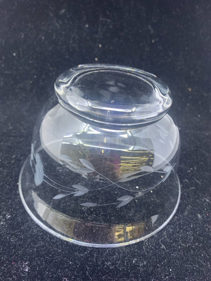 SMALL ETCHED PRINCESS HOUSE NUT BOWL.