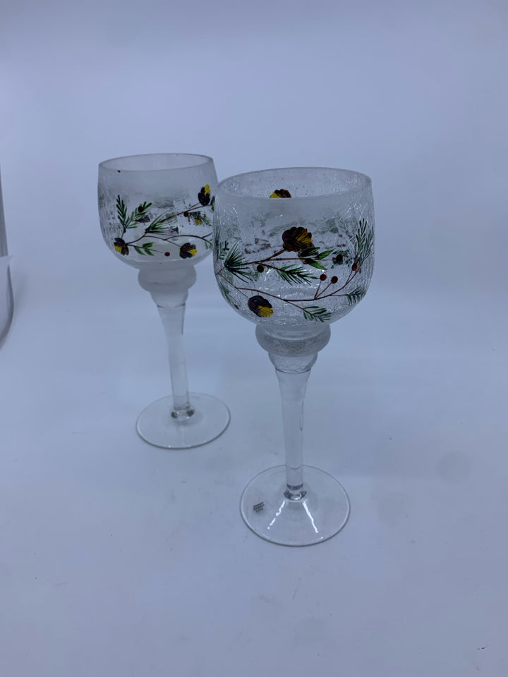 2 FOOTED PINE WITH BERRIES CRACKLE GLASS TEA LIGHT HOLDERS.