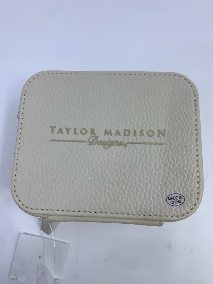 TAYLOR MADISON JEWELRY TRAVEL CASE CREAM.