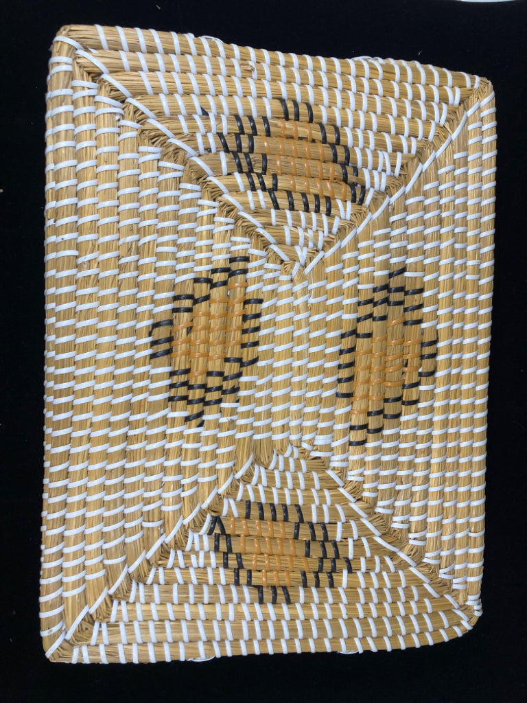 SHALLOW WOVEN BASKET W/WHITE BRAIDING.