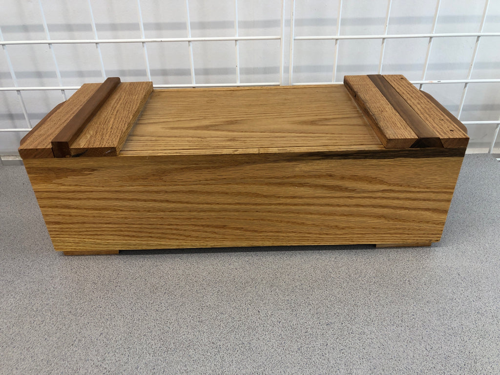 JAPANESE STYLE WOOD TOOL BOX.