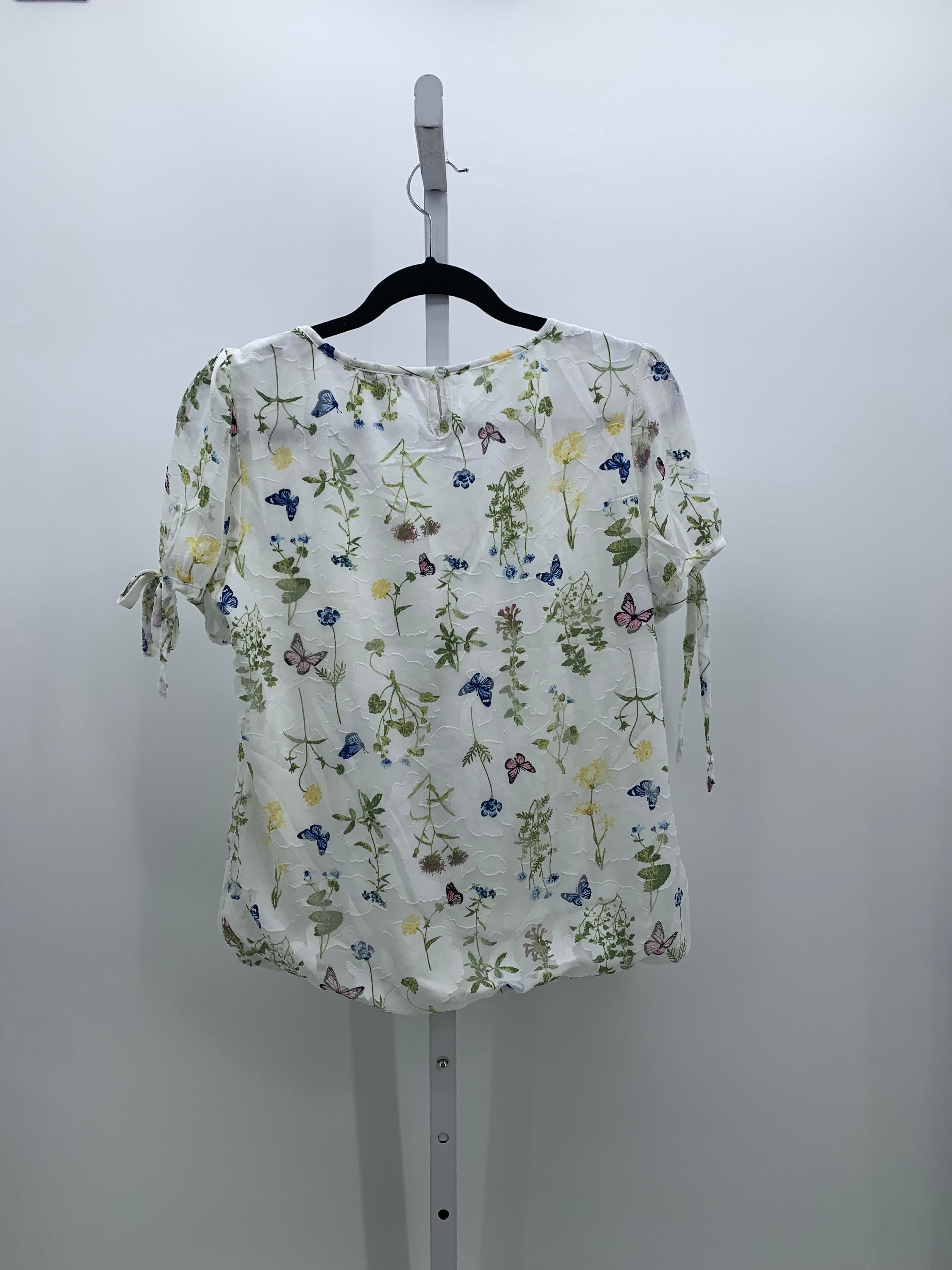 Size Medium Misses Short Sleeve Shirt