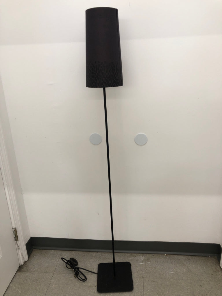 BLACK METAL FLOOR LAMP W/BLACK SHADE.