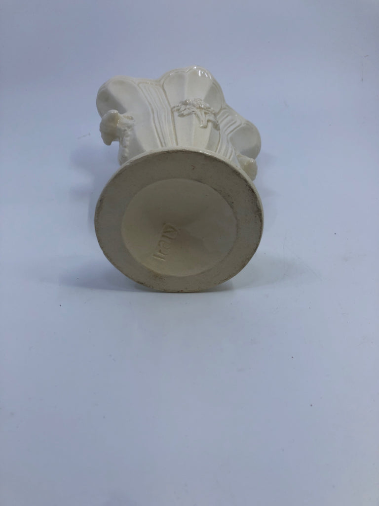 CREAM CERAMIC FOOTED VASE W/FLOWER DETAIL.