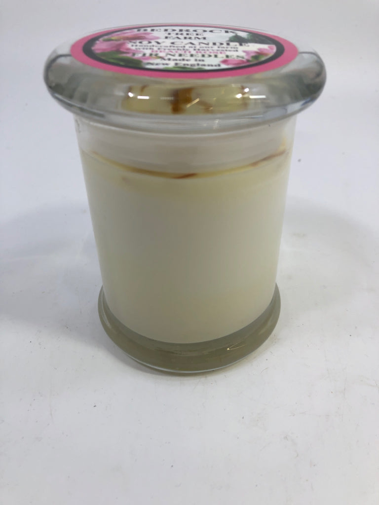 BEACH ROSE SOY CANDLE BEDROCK.