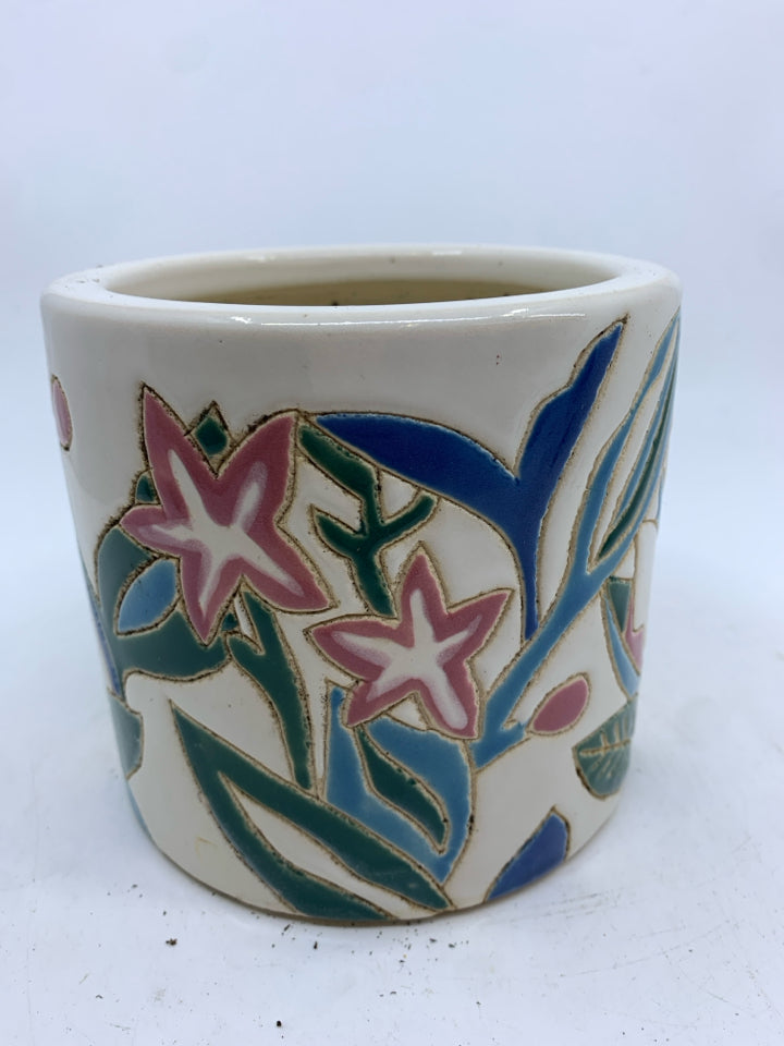 CREAM PLANTER W/PINK FLOWERS, BLUE/GREEN LEAVES.