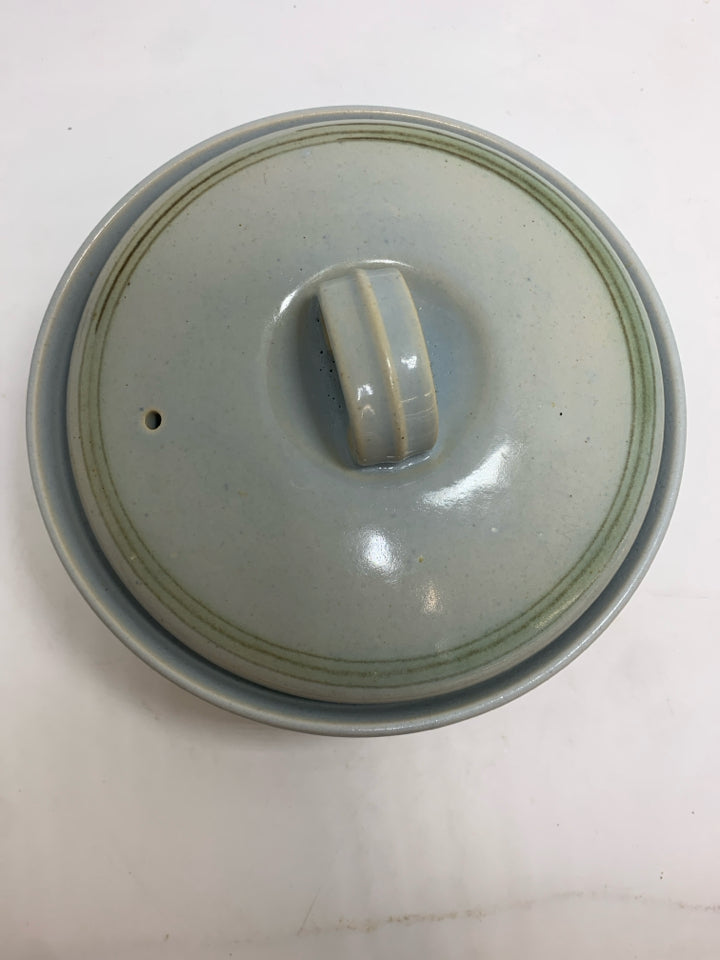 FLORAL BUCHAN STONEWARE COVERED CASSEROLE DISH.