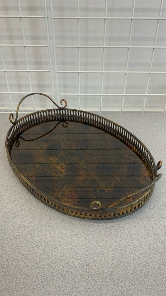 OVAL DISTRESSED METAL TRAY W/RESIN BLACK/BROWN BASE.