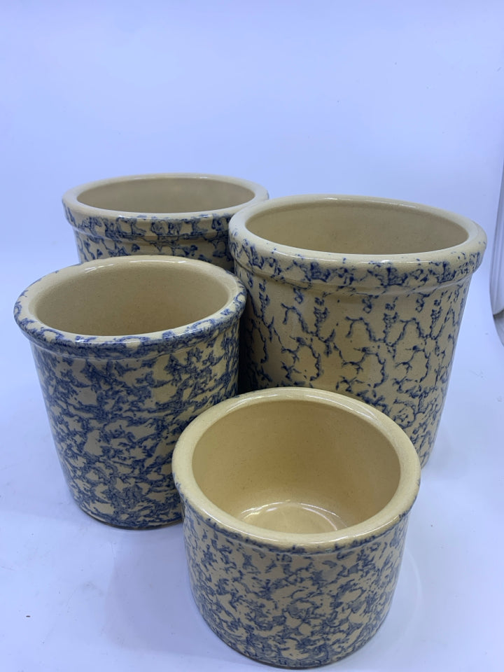 4 BLUE SPONGE CROCKS.