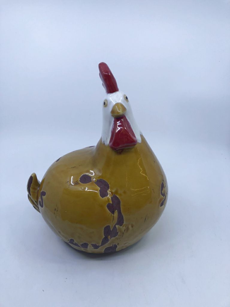 TAN DISTRESSED ROOSTER W/ WHITE HEAD CERAMIC.