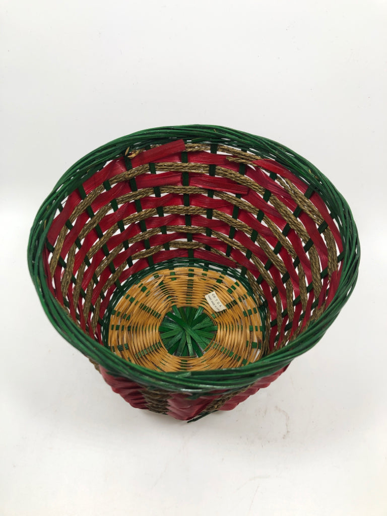 ROUND RED GREEN RIMMED WOVEN BASKET.