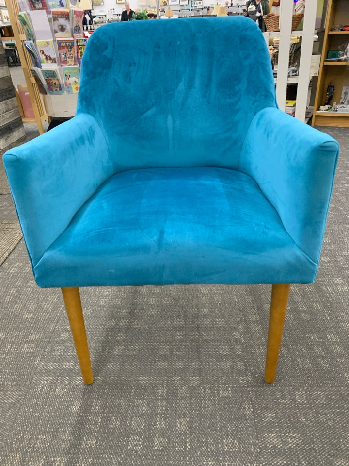 SOFT BLUE ACCENT CHAIR.