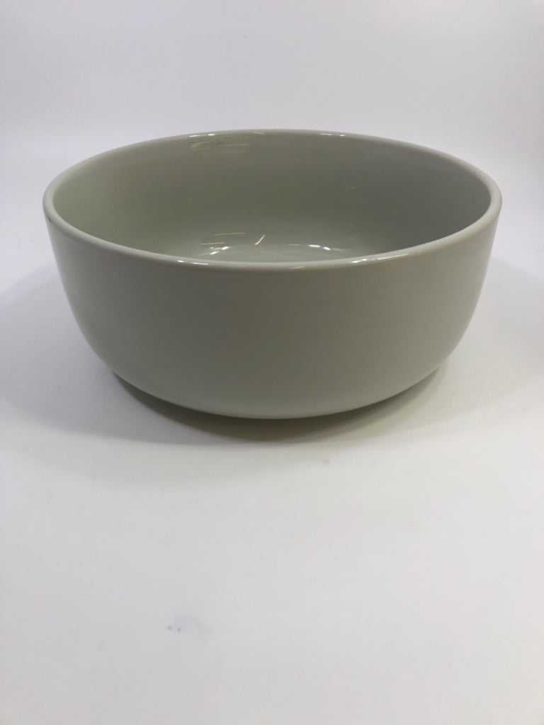 LIGHT GRAY DOG BOWL.