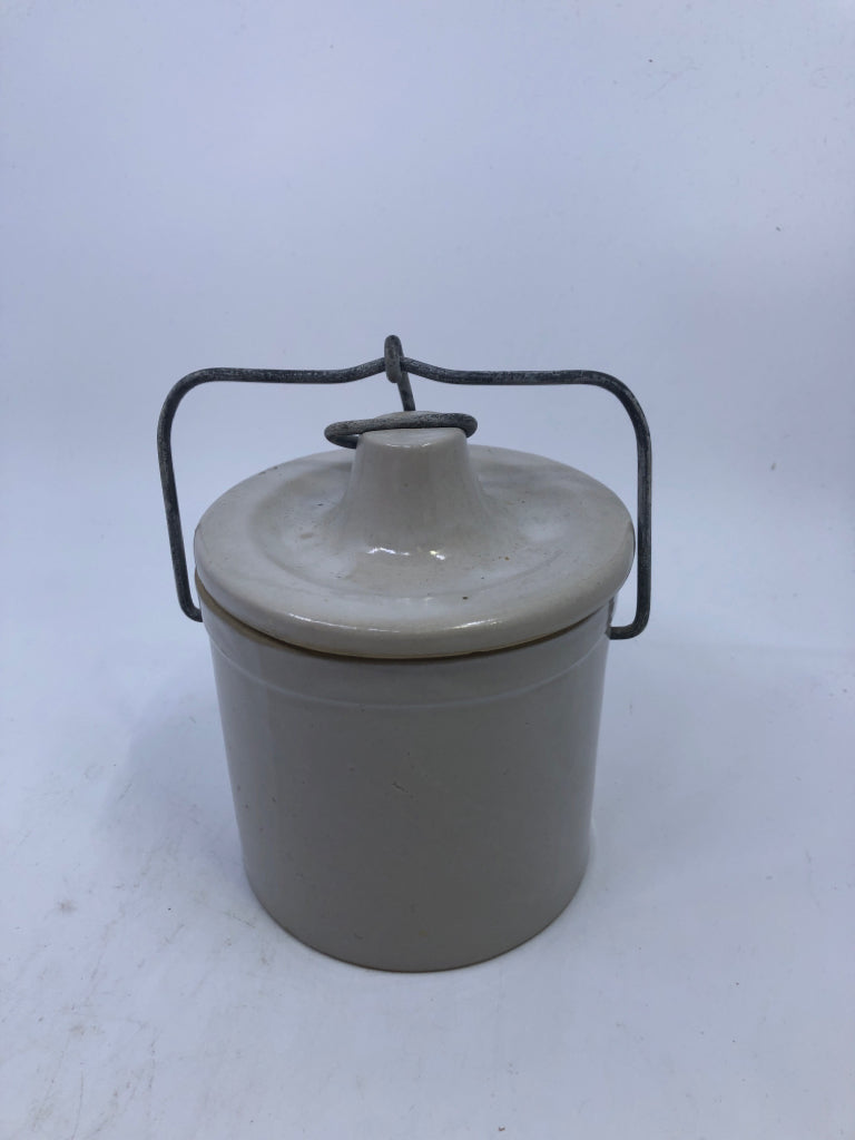 CREAM CROCK W METAL CLASP.