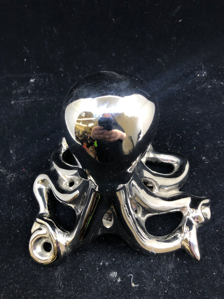 SILVER CERAMIC OCTOPUS.