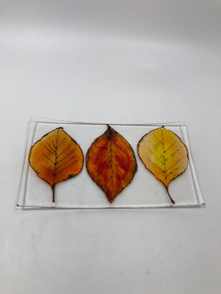 AUTUMN GLASS LEAF TRAY.