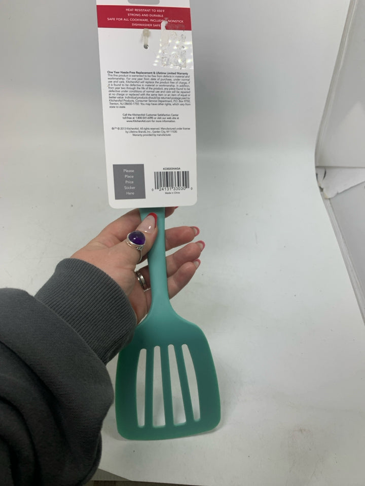 NIP SLOTTED  SPATULA.