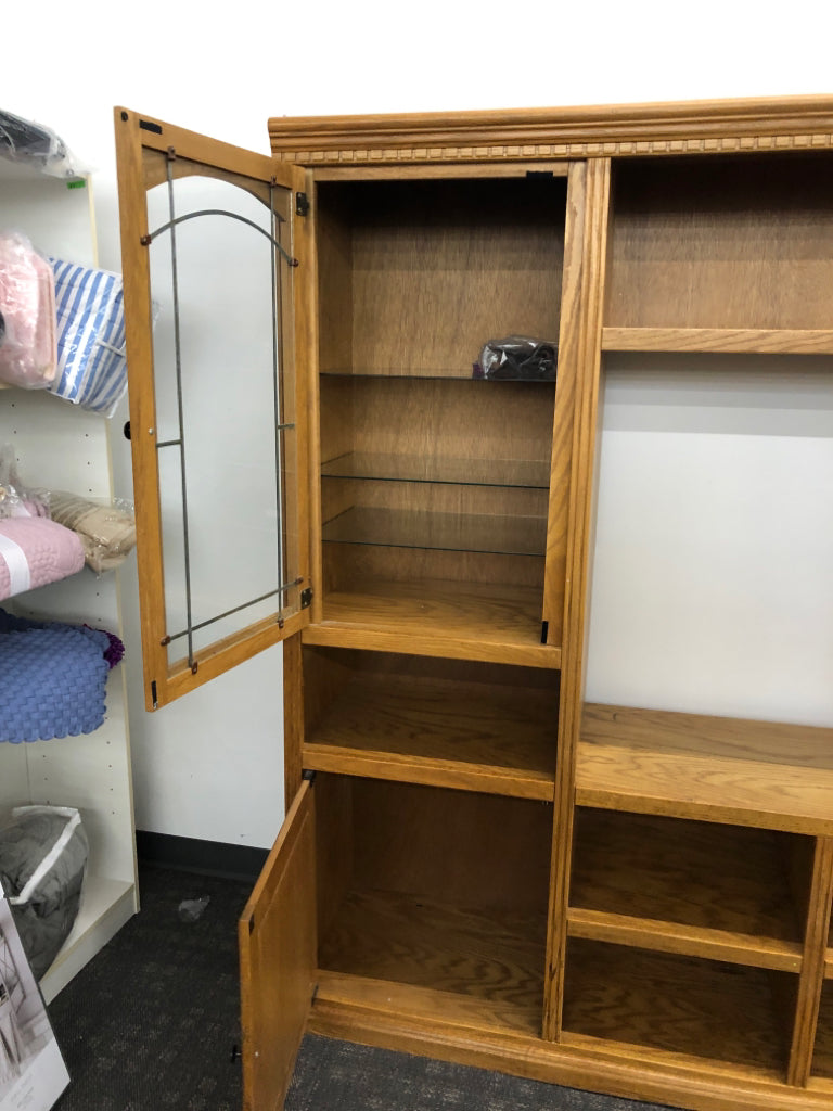 OAK ENTERTAINMENT CENTER W/6 CUBBIES, 1 STORAGE DRAWER&1 GLASS STORAGE CASE W/3