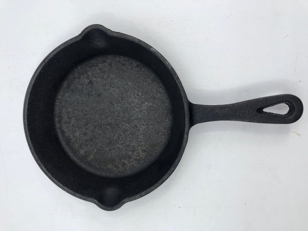SMALL CAST IRON PAN.