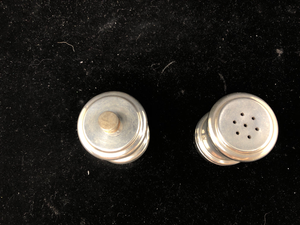 SMALL SILVER SALT AND PEPPER GRINDER SHAKERS.