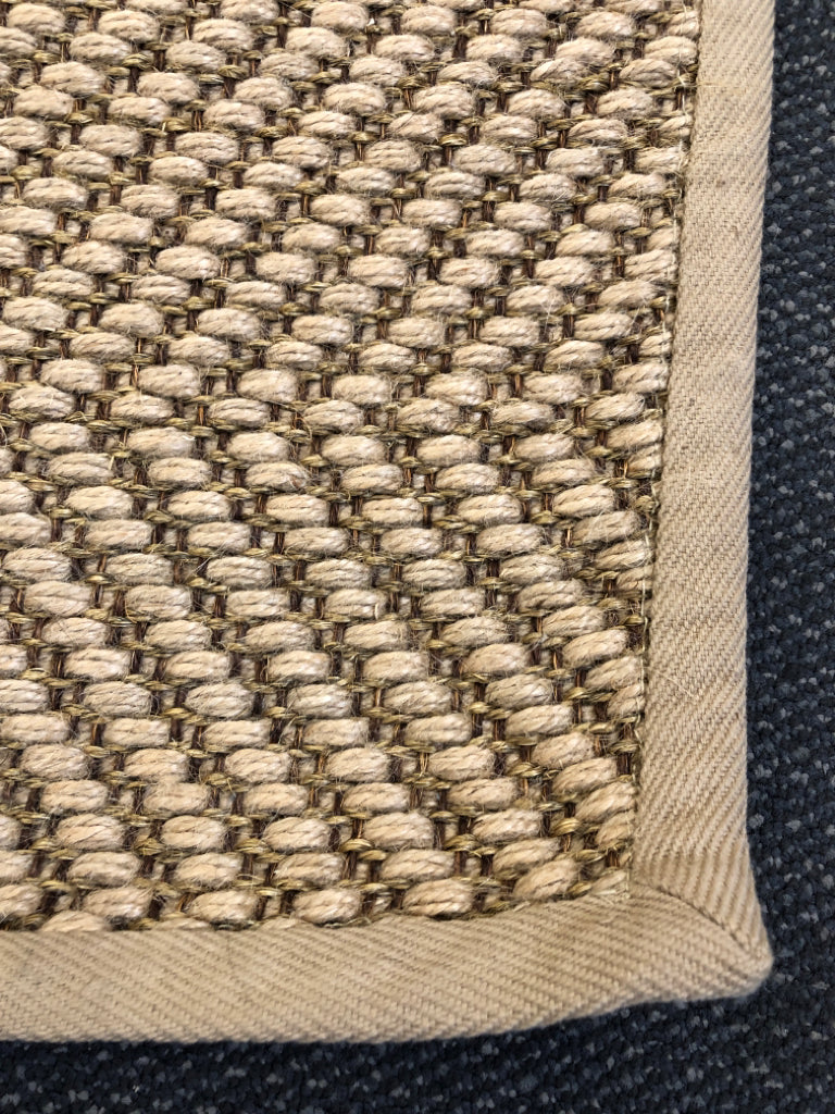 TAN WOVEN RUG RUNNER.