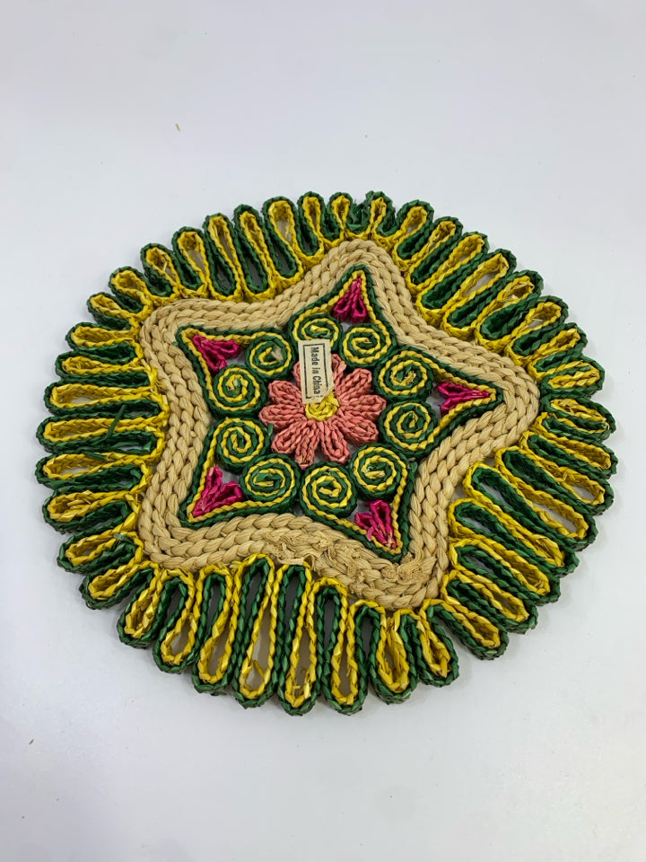 ROUND WOVEN GREEN/YELLOW PINK FLOWER STRAW TRIVET.