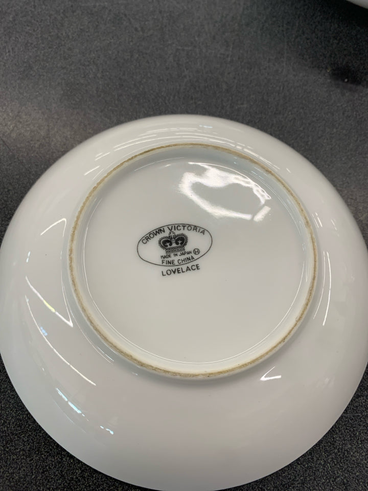 20pc CROWN VICTORIA LOVELACE 20PC DINNER SET.