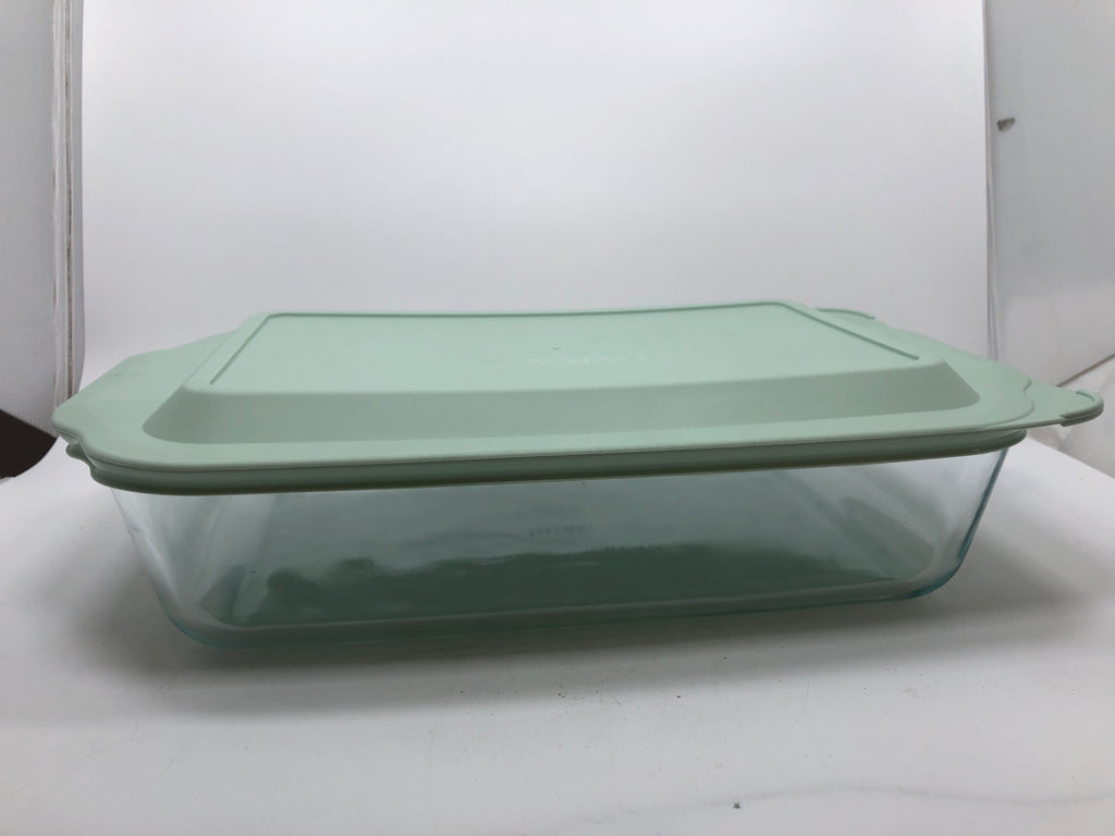 GLASS BAKING DISH W/TEAL LID.