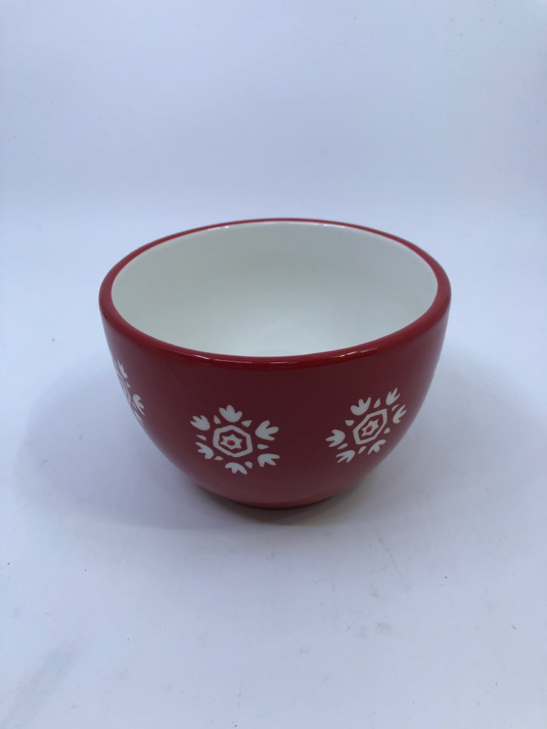 3 SNOWFLAKE NESTING BOWLS.