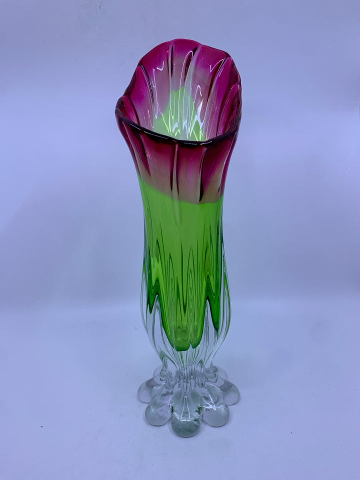 VINTAGE PINK AND GREEN ART GLASS SWUNG FOOTED VASE.