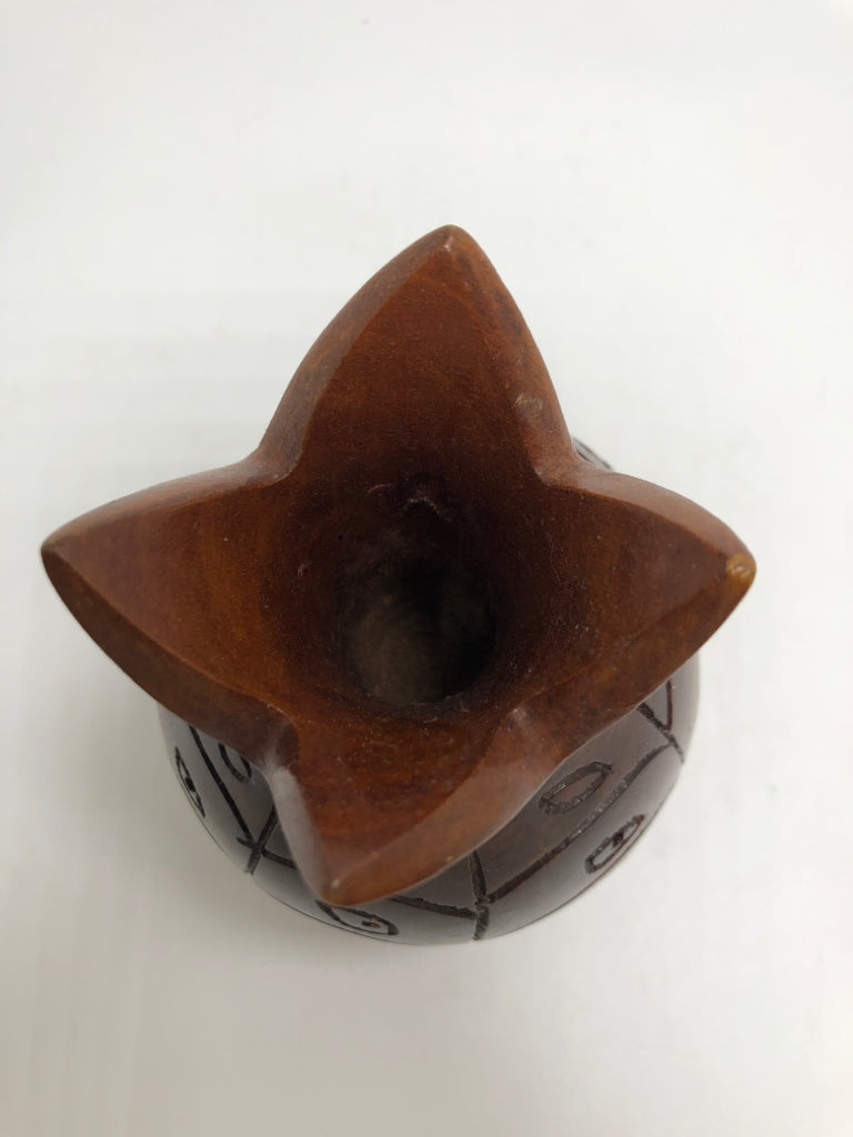 HAND-CARVED DARK WOOD PINEAPPLE CANDLE HOLDER.