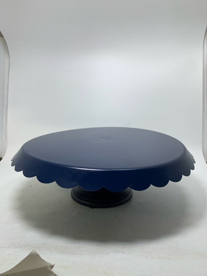WOOD BASE W/ NAVY BLUE METAL TOP SCALLOP EDGE.