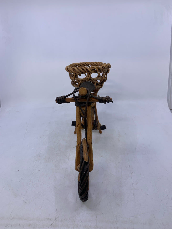 WOVEN BICYCLE DECOR.