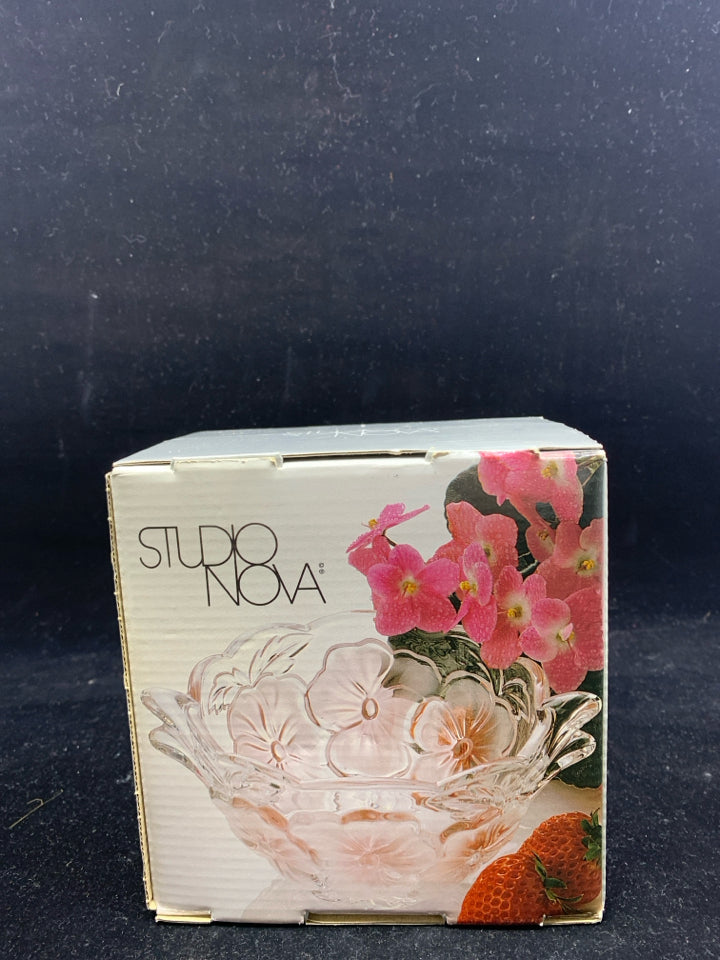 STUDIO NOVA PANSEY BOUQUET BOWL IN BOX.