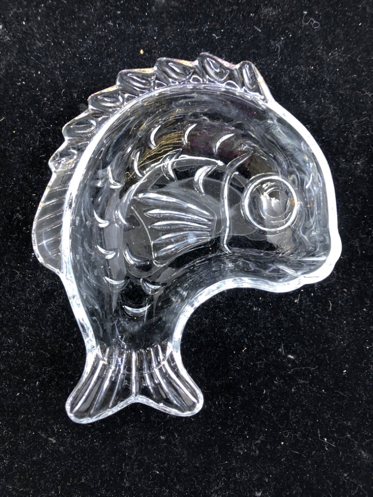 SMALL FISH NUT BOWL.