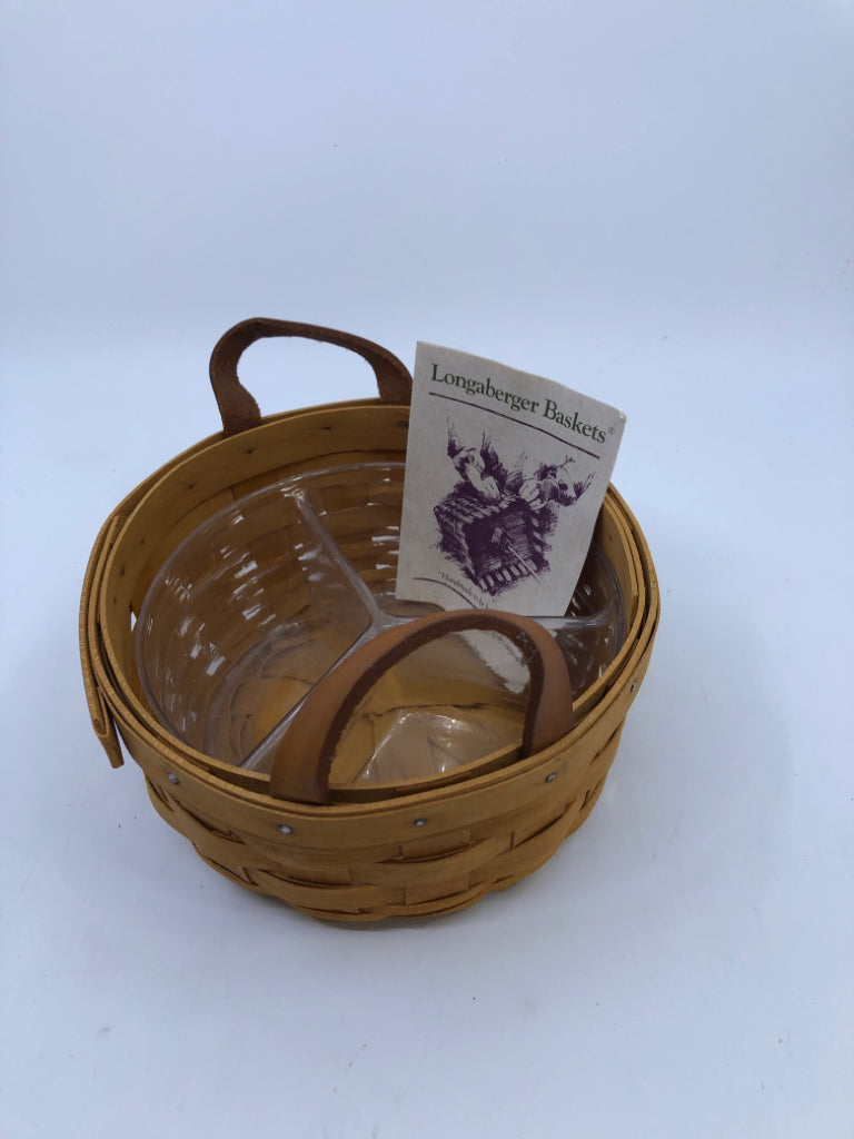 1999 SMALL ROUND BASKET W/ HANDLES + DIVIDED PLASTIC INSERT.