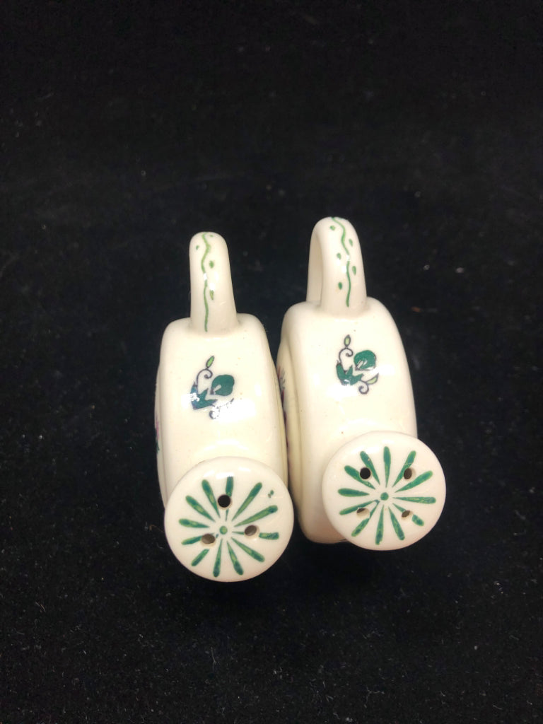 VTG CERAMIC ROOSTER SALT & PEPPER SHAKERS.