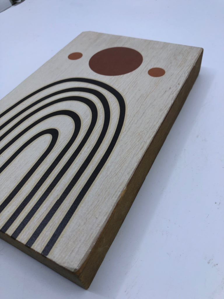 WOOD BLOCK SIGN W/ORANGE CIRCLES, BLACK ARCH LINES.