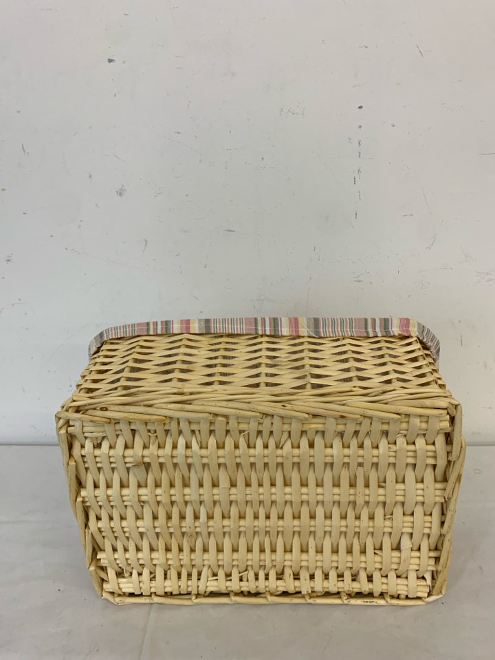 BLONDE WOVEN BASKET W PINK STRIPED LINER.