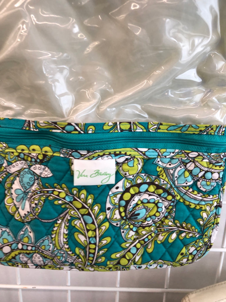 VERA BRADLEY HANGING TRAVEL ORGANIZER.