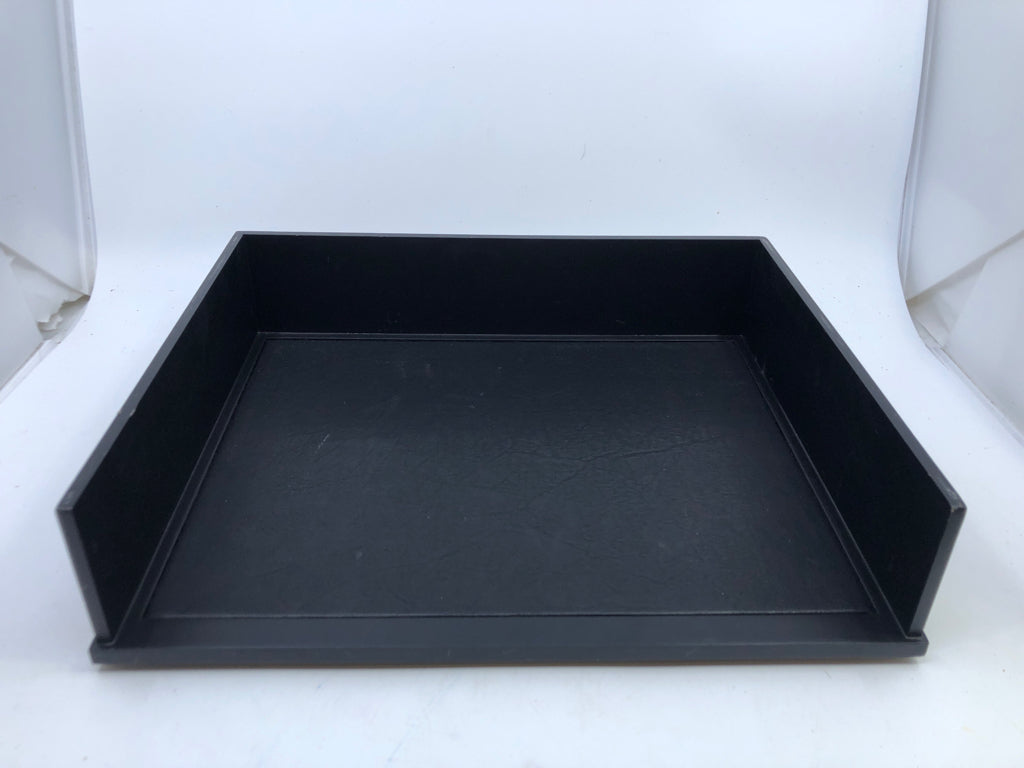 BLACK DESK FILE HOLDER.
